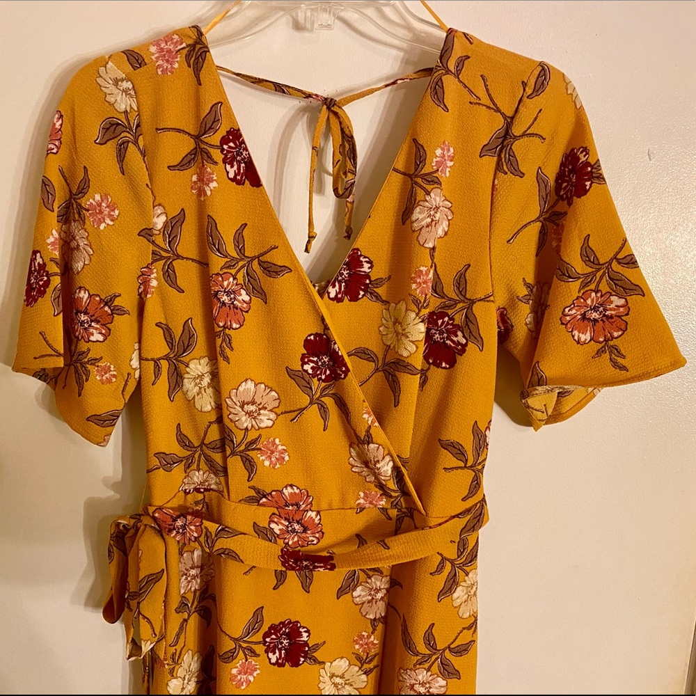FRANCESCA’S - NWT Yellow Floral Dress
